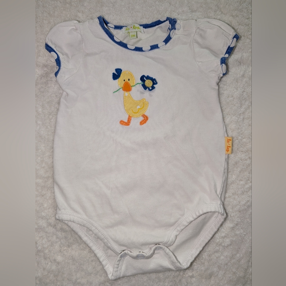 💐 Le Top White Onesie - Embroidered Duck 3D Flower Blue Polkadot Trim 9 Months